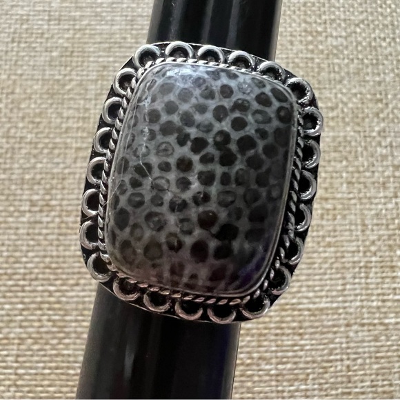 New Stingray Coral Square Stone Silver Overlay Ring Size 6.5 - 6.75 - Picture 1 of 4